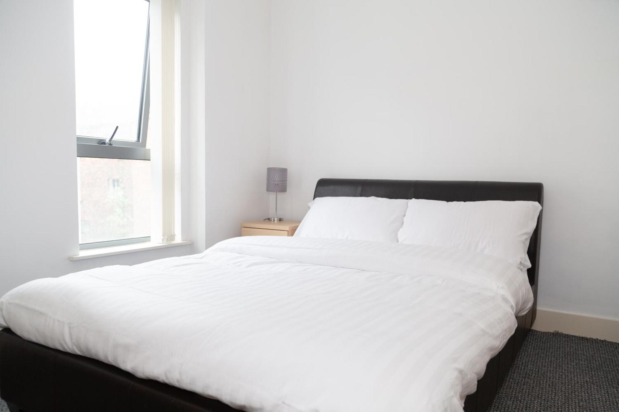 Serviced Apartment In Liverpool City Centre - Free Parking - Balcony - By Happy Days Exterior photo