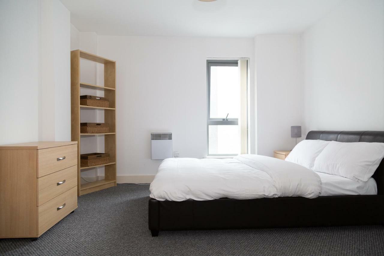 Serviced Apartment In Liverpool City Centre - Free Parking - Balcony - By Happy Days Exterior photo